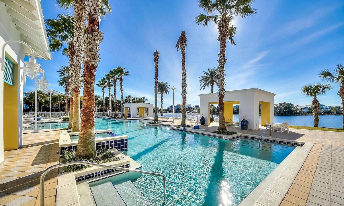 Sunnyside Apartment | Adorable dog-friendly studio with pool, hot tub & beach access