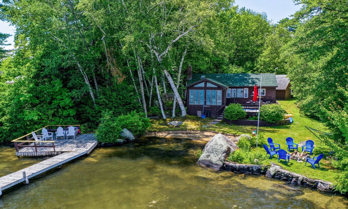 Moultonborough House | Adorable Winnipesaukee Lakehouse and Guest House for 12 SPECIAL RATES
