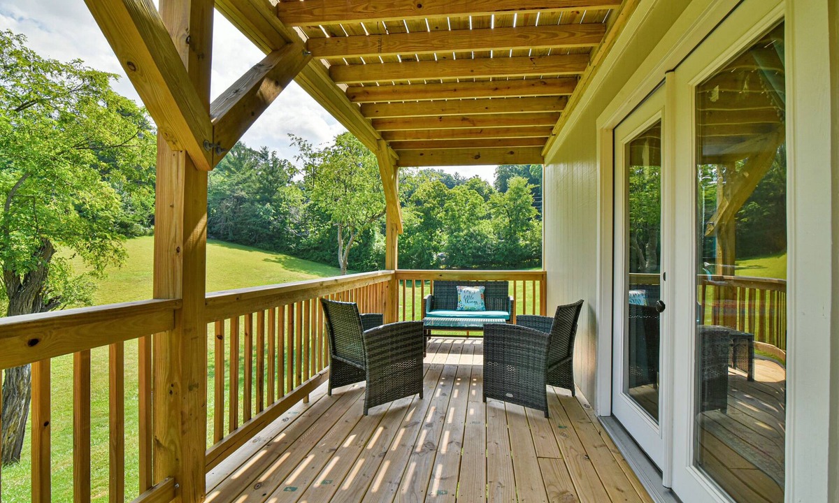 Asheville House | Aiken Rd - 6 BR - hot tub and game room