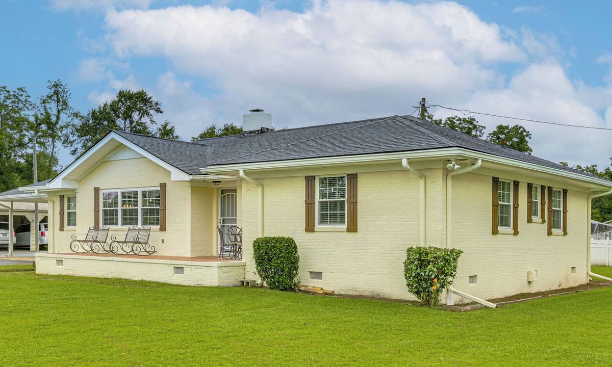 Albany House | Albany Home w/Large Yard, 5 Mi to Downtown!