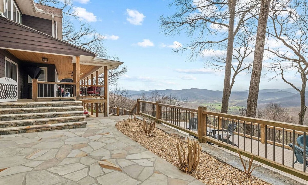 Waynesville House | Almost Heaven-Majestic Views!
