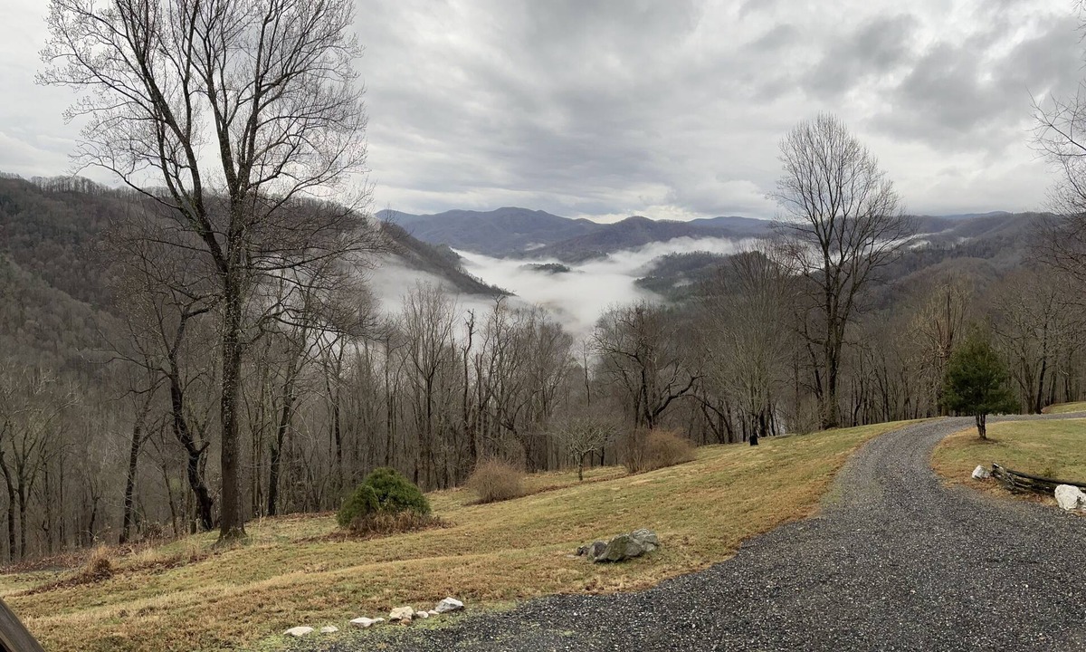 Hot Springs House | Amazing mountain views, endless stargazing!
