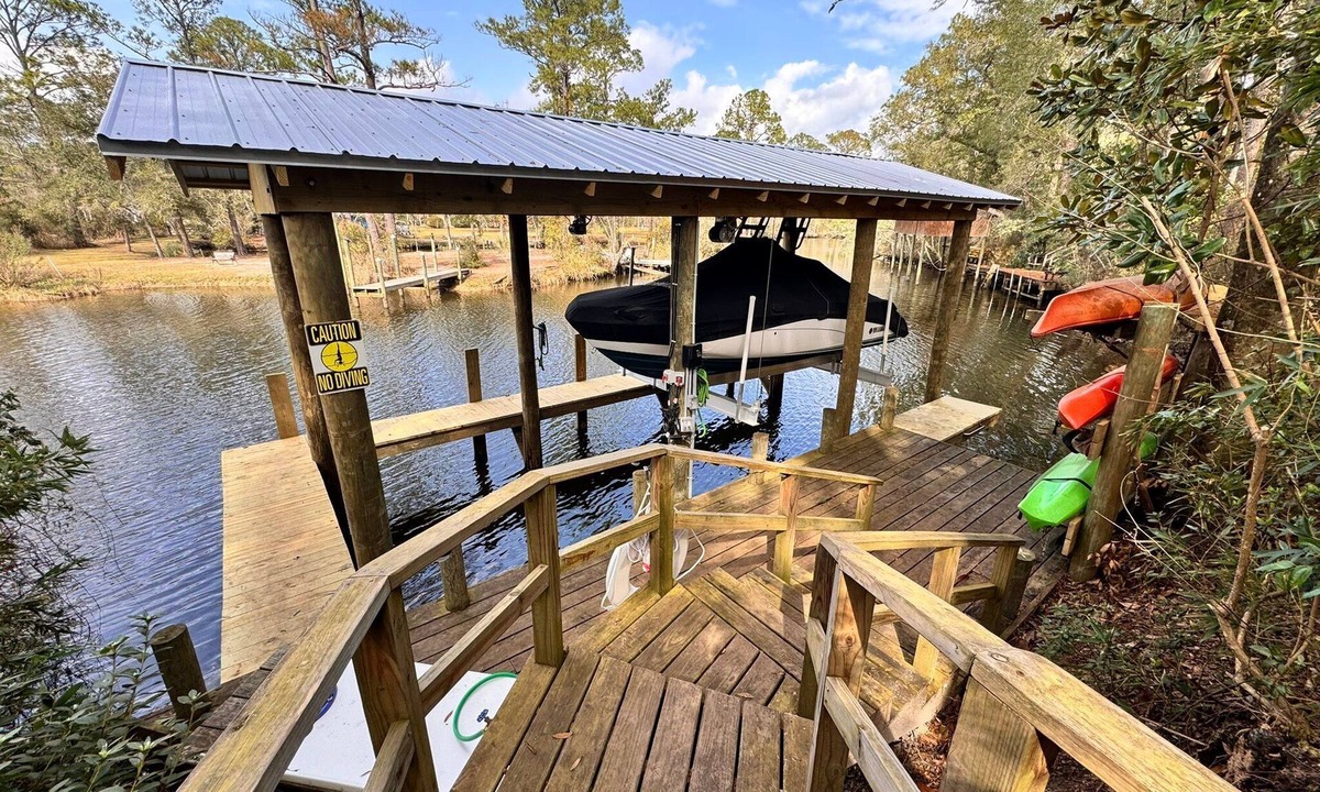 Oak House | Amazing River House! Perfect for the whole family ~ BOOK TODAY