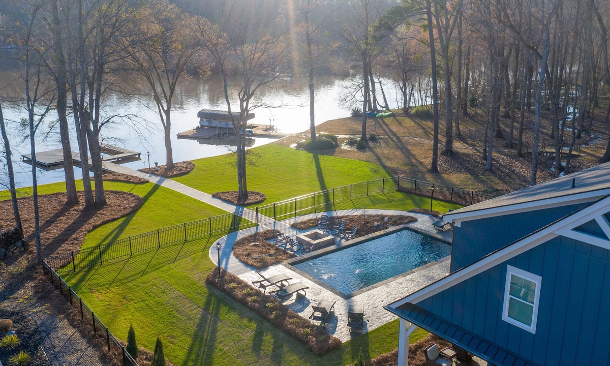 Eatonton Cottage | Amazing Waterfront Goose Nest Cottage with Heated Pool, Fire-Pit + Much More!