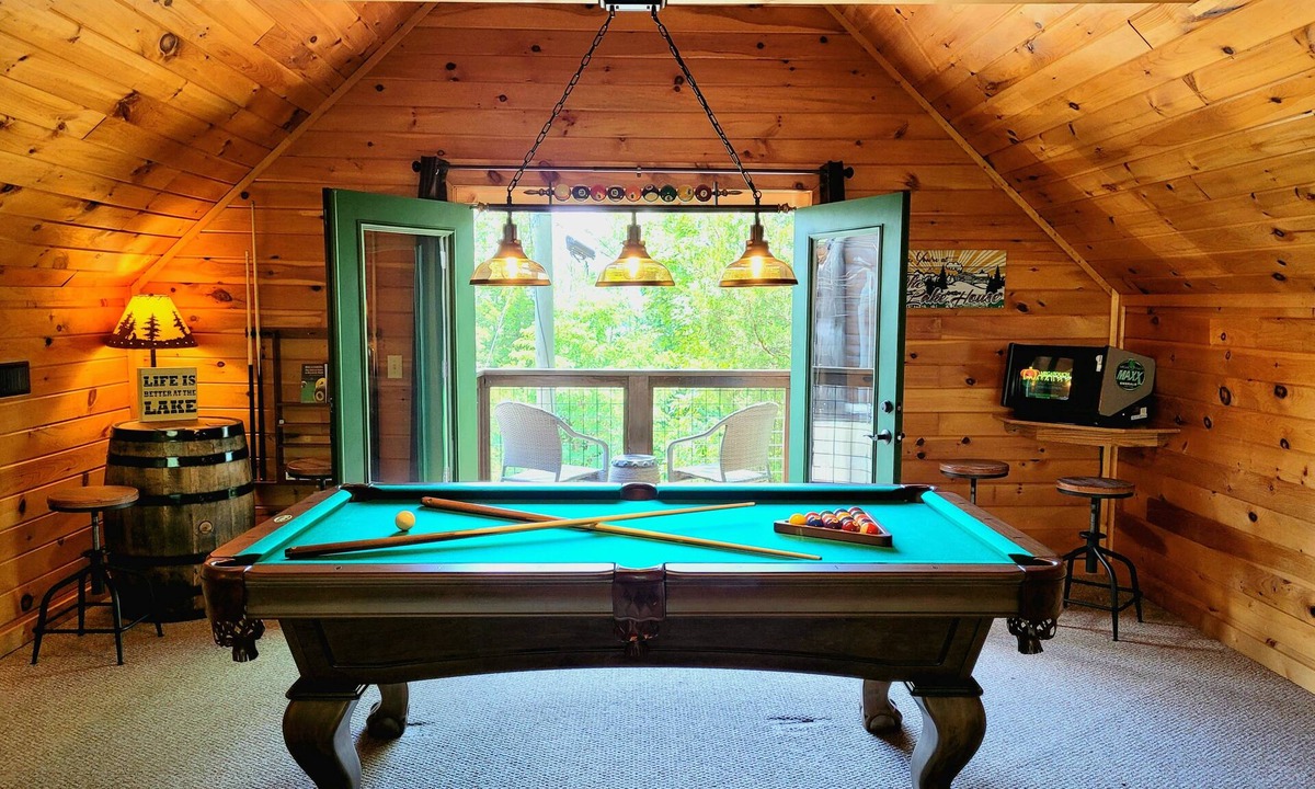 Sevierville Cabin | AmazingLakeView! GasFireplace+HotTub+PoolTable+Retro Gaming System