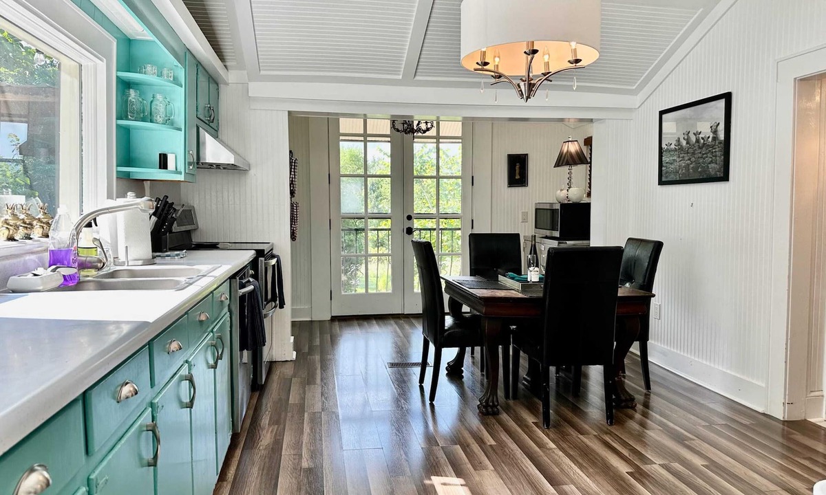 Alexander Cabin | Asheville Chocolate Cabin - Holiday promotion - Mid term rentals