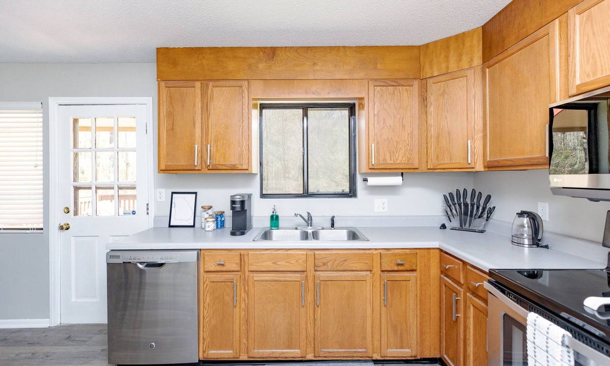 Perry House | AtHome+1 Stay | Perry AG Center | 3BR Fenced Yard