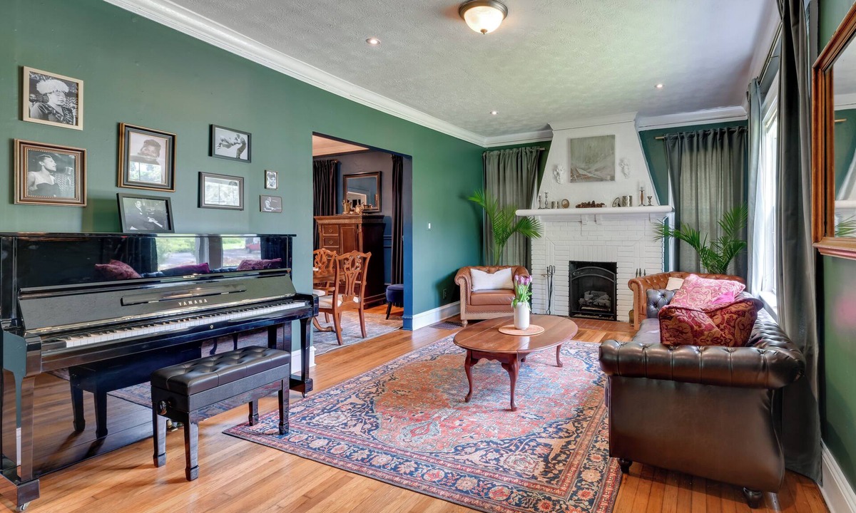 Atlanta House | Atlanta Home w/Deck: 6 Mi to Downtown!