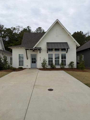 Opelika House | Auburn, Opelika Sleeps 8, close Auburn University