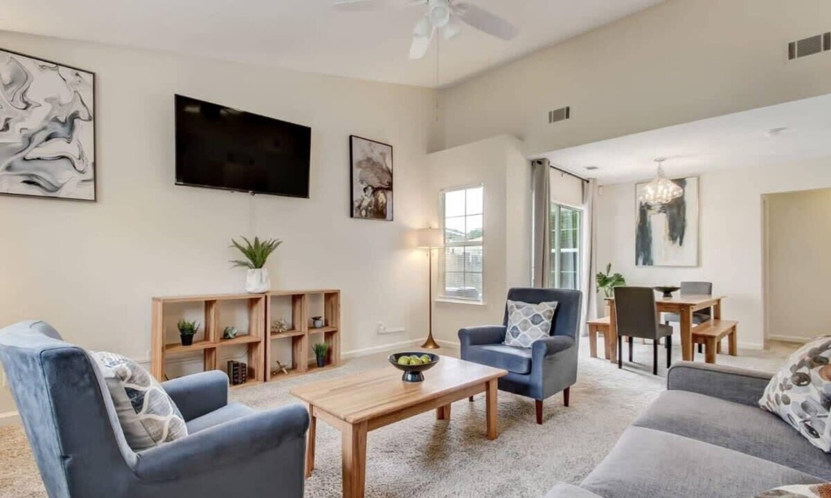 Savannah House | Backyard & BBQ Grill Near Historic District