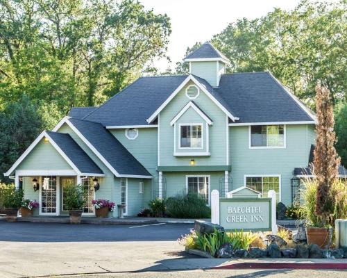 Willits Hotel | Baechtel Creek Inn