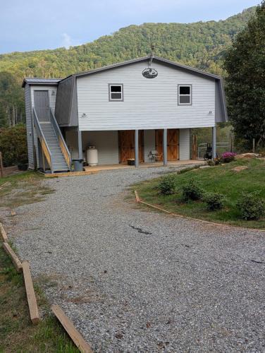 Waynesville House | Barn Guest House