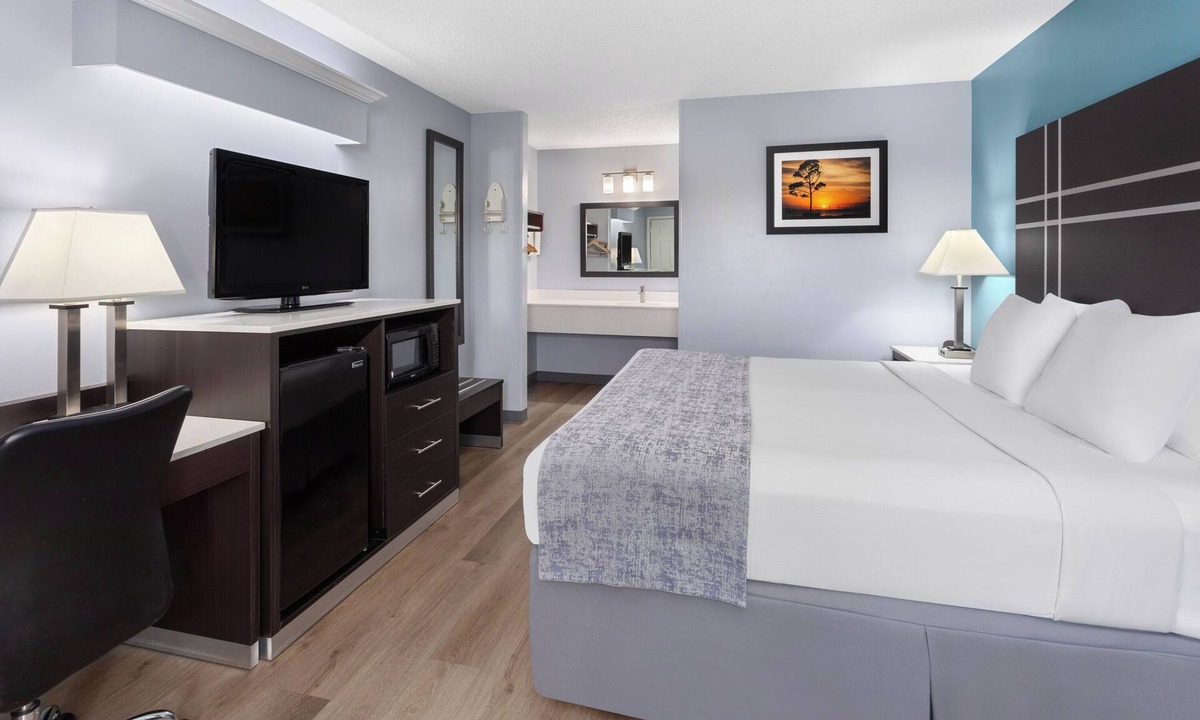 Dock Junction Hotel | Baymont by Wyndham Brunswick GA