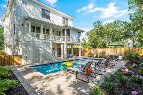 East Beach House | Beach Birdie - 4221 Fourth Street
