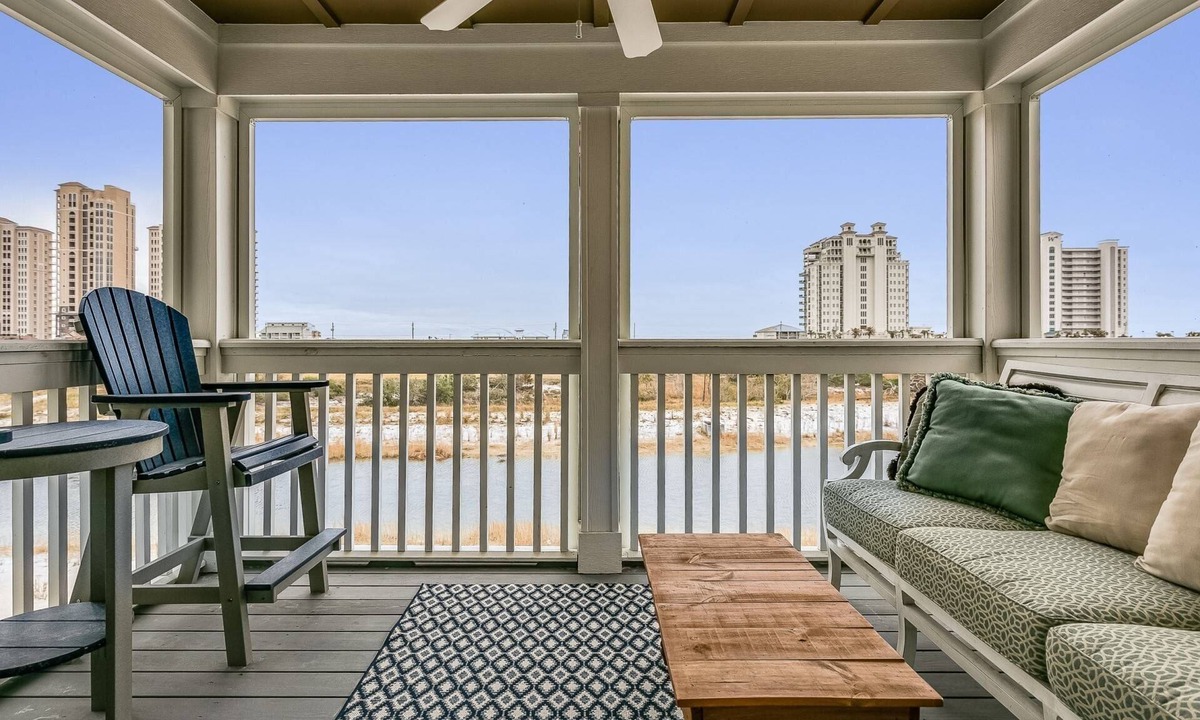 Ono Island House | Beach Chic 3BR Townhome in Lost Key | Screened Balcony w/Gulf Views | Beach Club & Tiki Bar | Pools