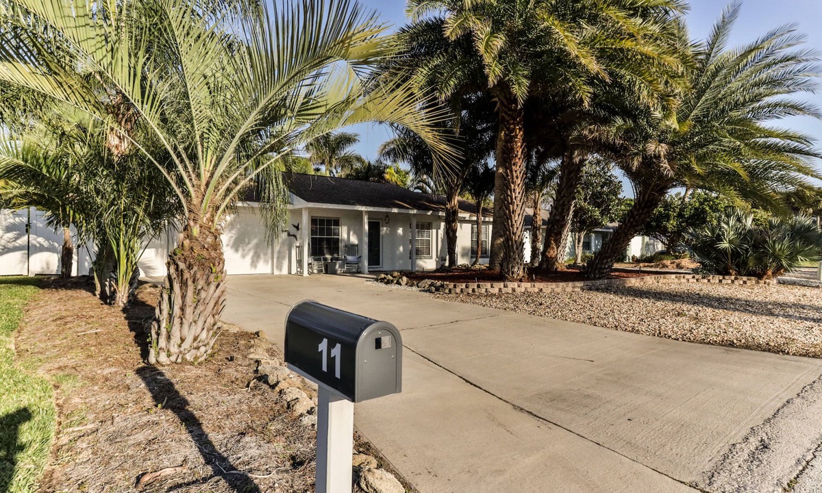 New Smyrna Beach House | Beach House with heated pool. Short walk to beach. 4 BRs/3.5 baths. Luxury.
