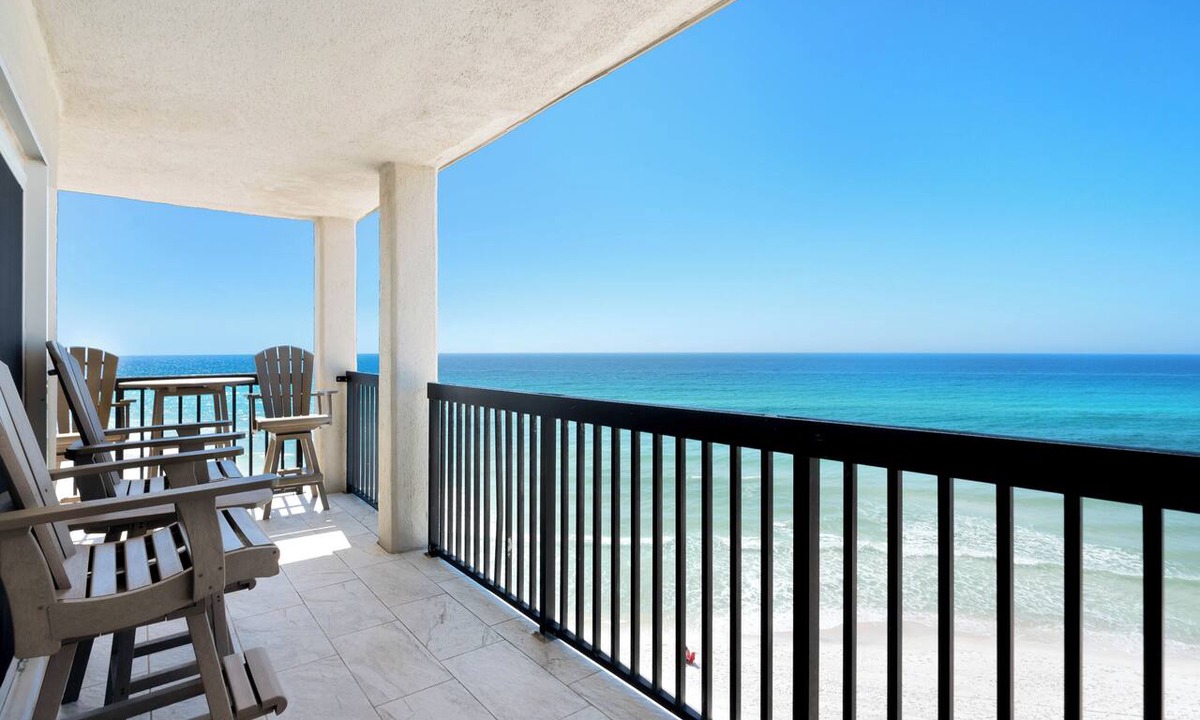 Sunnyside Condo | Beachfront Penthouse! Pool, Tennis & Beach Access