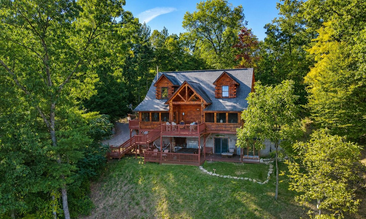 Marshall House | Bearfeet Retreat | Log Cabin in the Blue Ridge Mountains