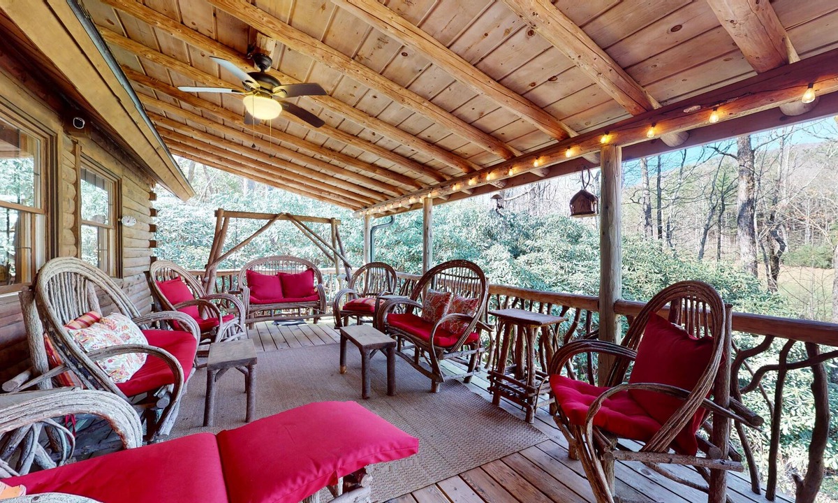 Lake Toxaway Cabin | Bearfoot Cabin - A tranquil, rustic retreat tucked away in Lake Toxaway!