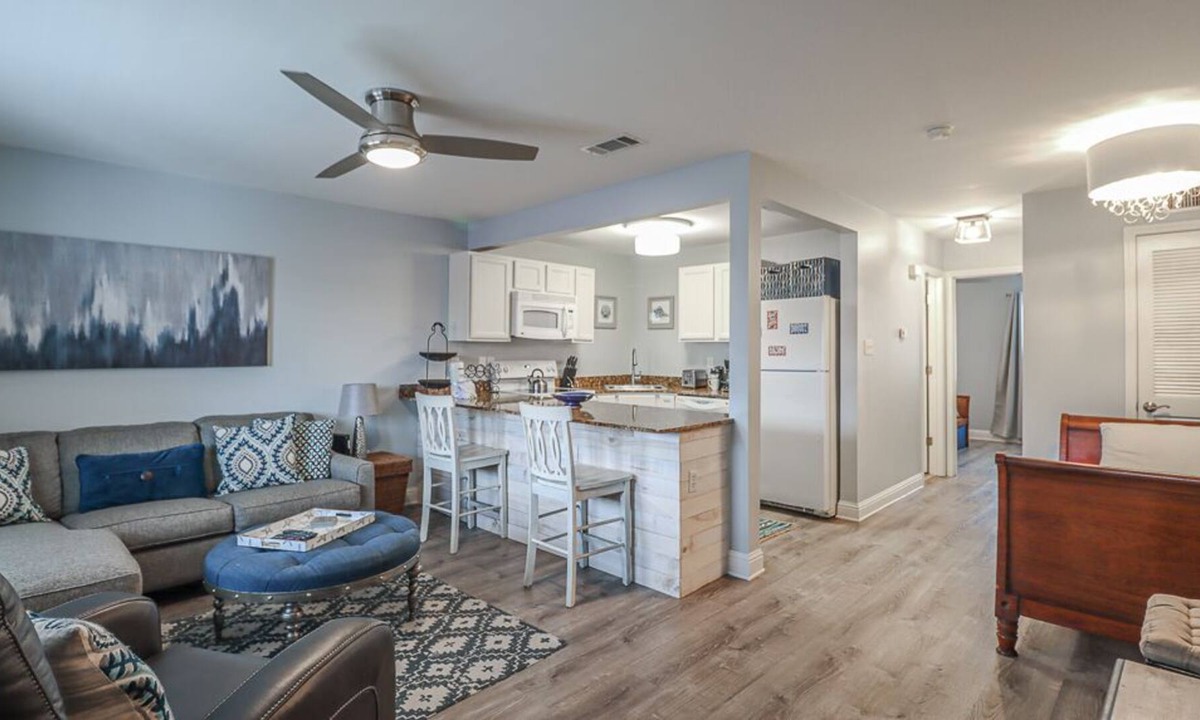 Biloxi Condo | Beautiful 1 Bd / 1 Bth 2nd Floor Condo Just a Short Walk to the Beach OS-86