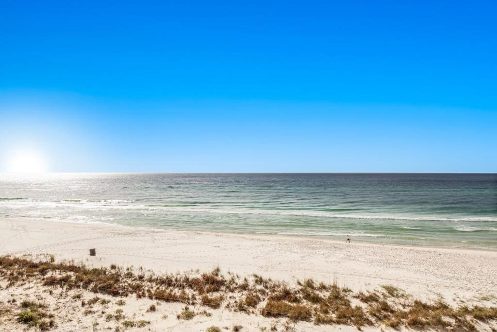 Sunnyside House | Beautiful Pinnacle Port condo with pools & basketball court right next to beach
