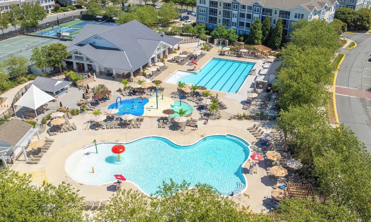 Sun Ridge Condo | Beautifully Decorated 4-Bedroom, 3-Bathroom Pet Friendly Condo with Elevator Access: Walk to all Freeman Stage, Pools, Fitness Center and More in the amenity-rich Bayside Resort and Golf Community.