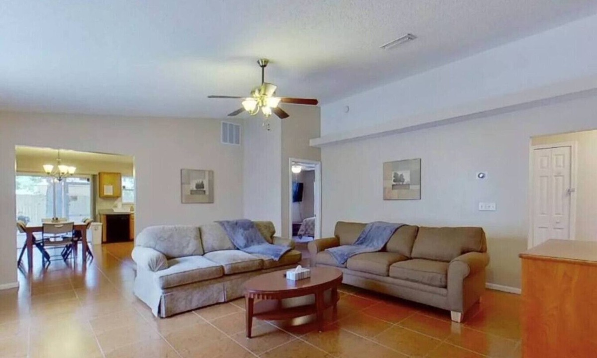 Westside Cottage | ~Beds Galore & More Sleeps 8 Two Car Garage
