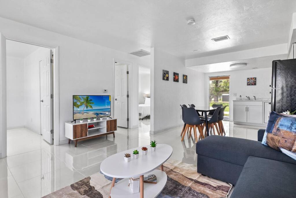 Caloosahatchee Apartment | Best location in Cape Coral!