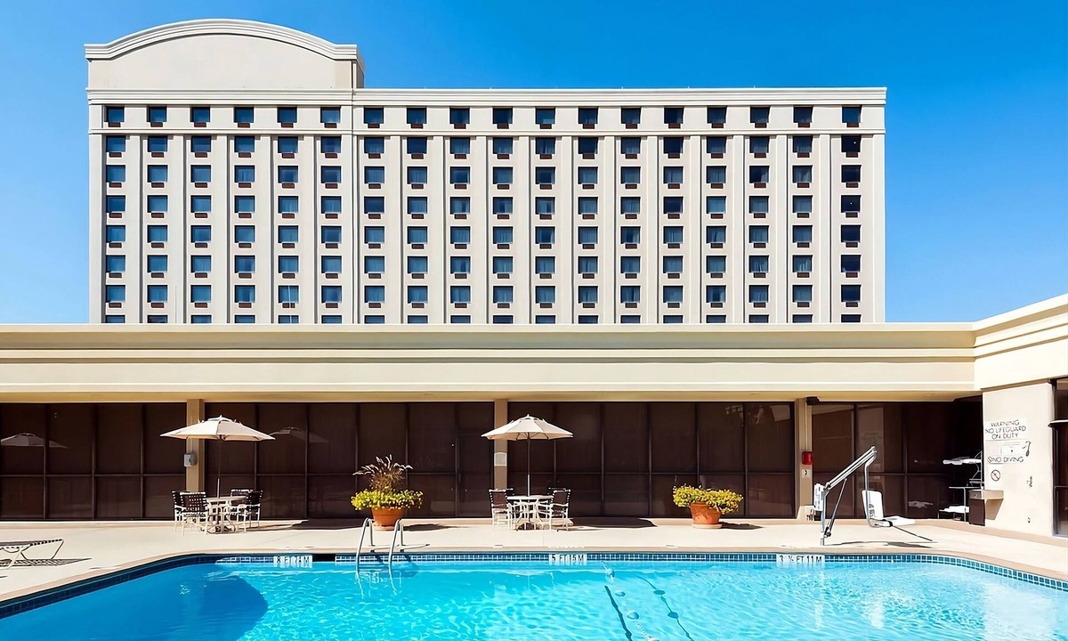 Eagan Park Hotel | Best Value, Quality Stay! Relax by the Pool, Work Out in the Gym, and Dine Well
