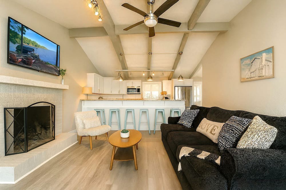 Mayhew Cottage | Big Water View Lake Home in Mooresville, North Carolina