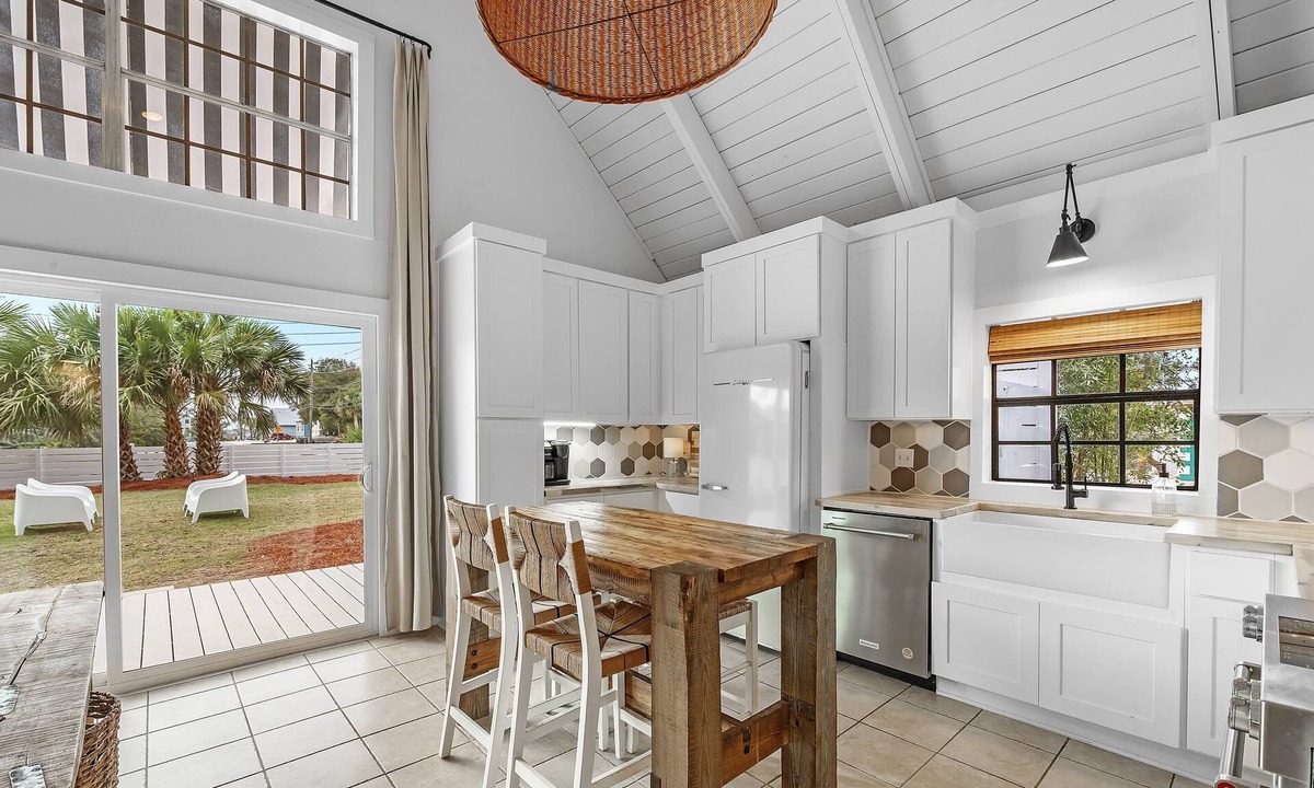 Holiday Harbor House | Bikes, Golf Cart & Hot Tub | Game Room | Dog Friendly | My Beach Getaways