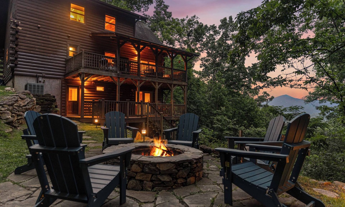 Waynesville Cabin | Black Bear Ridge - Beautiful Log Cabin with Stunning Views - Sleeps 9