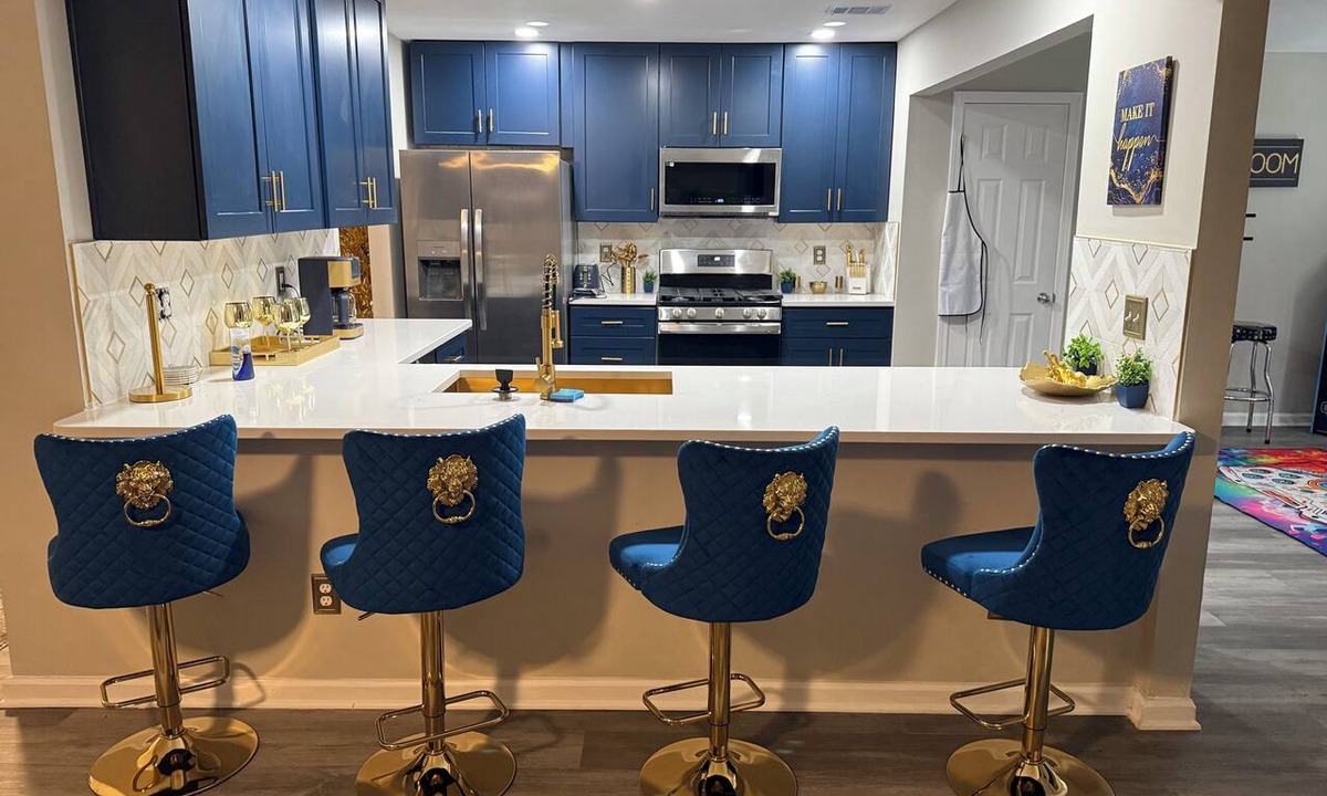 Riverdale House | Bleu et Doré