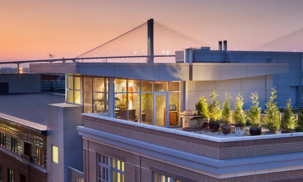 Historic District - North Ski Chalet | BLOCK Ellis Square 1br
