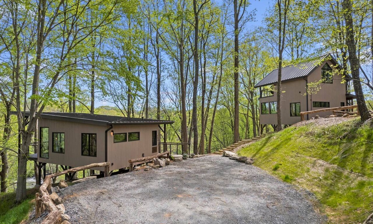 Alexander House | Blue Heron Hideaway & Lofty Ledges Hangout