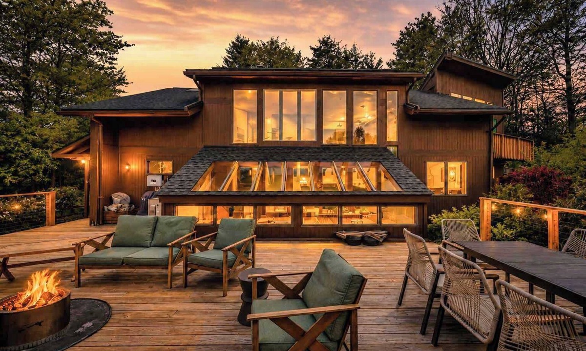 Alexander House | Blue Mountain Retreat | Sunset Views | Fire Pit