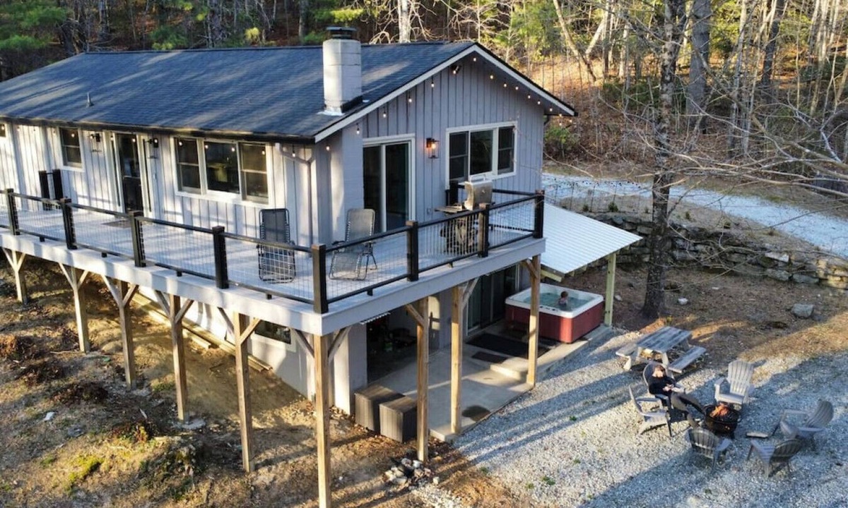 Lake Toxaway Cabin | Blue Ridge Hideaway at Lake Toxaway w/Hot Tub