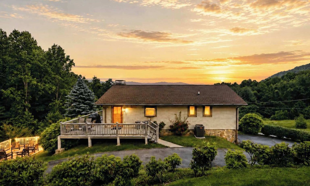 Waynesville House | Blue Spruce Retreat | Luxury 2BR w/Mountain Views