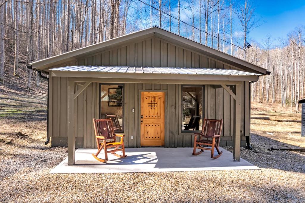 Cosby House | Bo's Carriage House - private 36-acre resort with 6 homes amazing waterfall