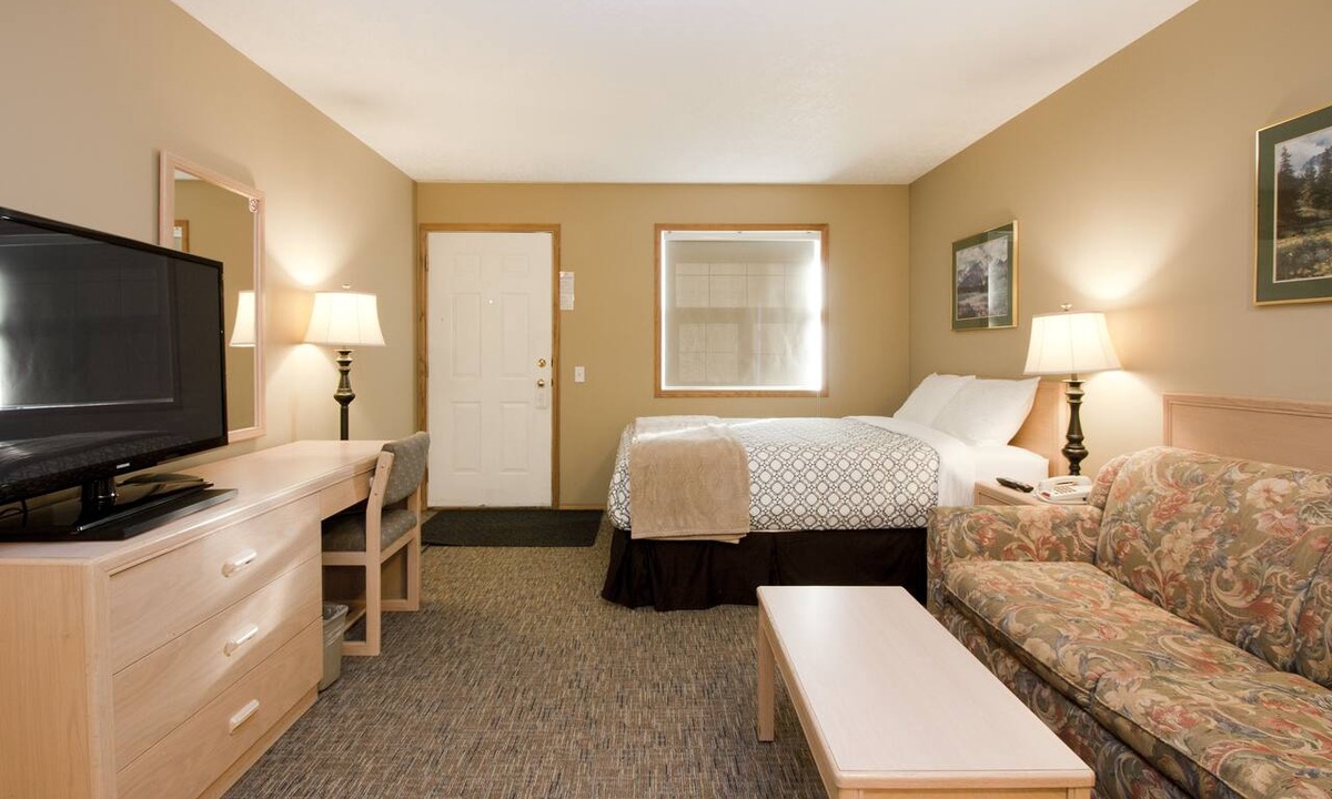 Cochrane Hotel | Bow River Inn