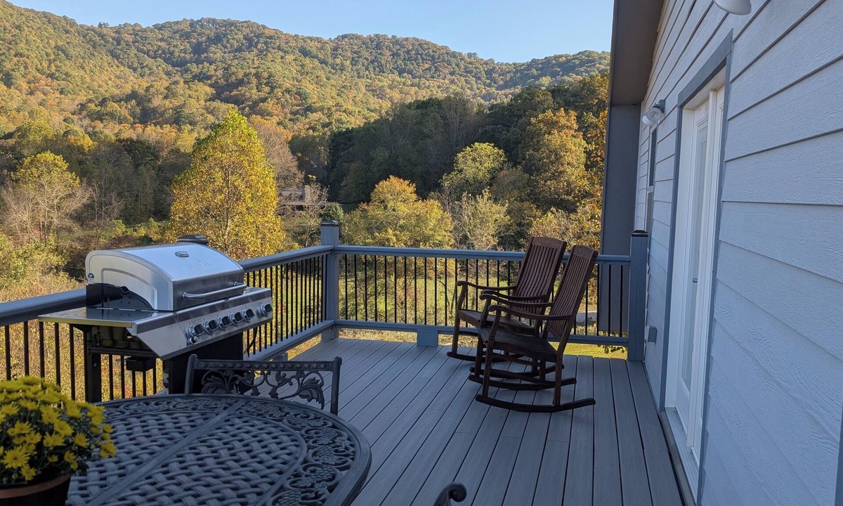 Waynesville Apartment | Brand new awesome 2-bedroom Guest House located in charming Waynesville.