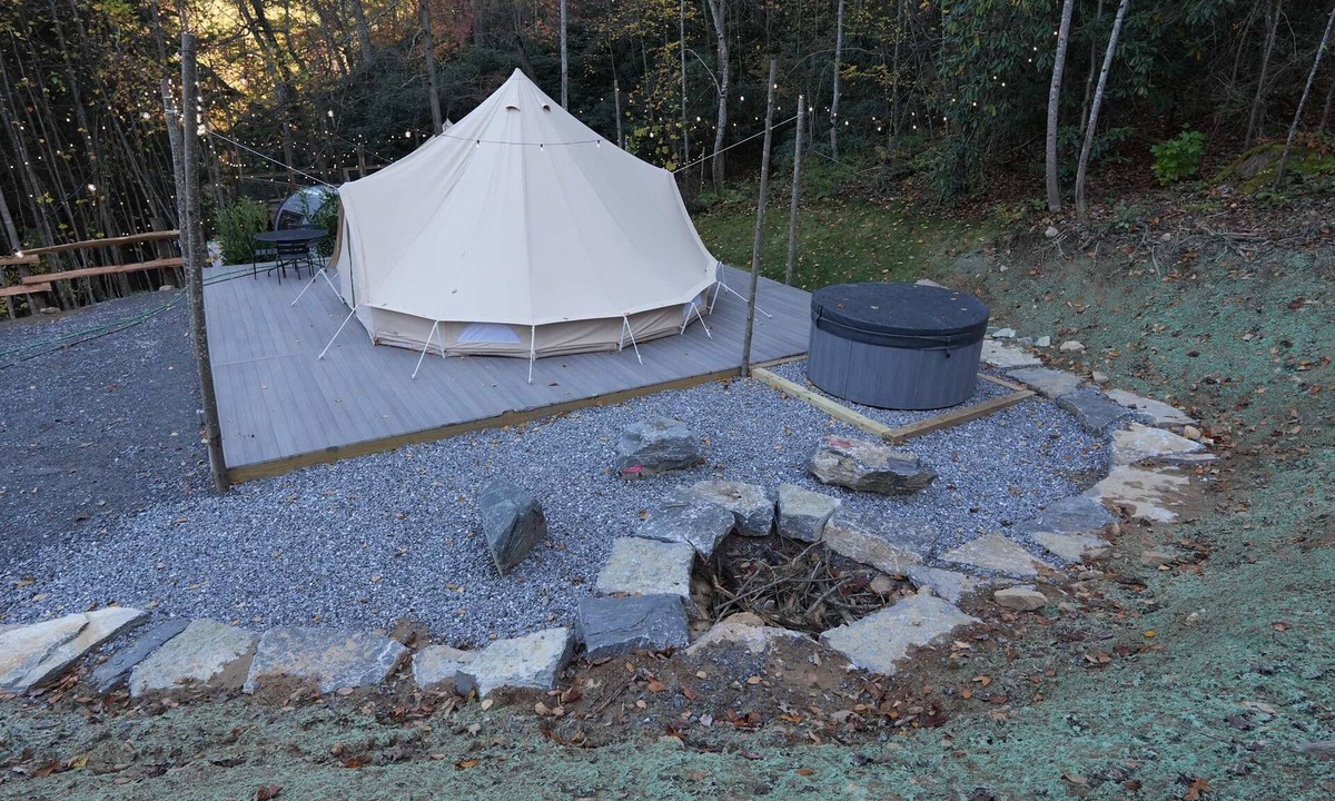 Waynesville RV Rental | Brand New! Camp #6 with Bathhouse