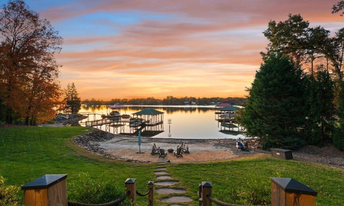 Mooresville House | Bridlewood Cove w/Beach, Gameroom, Hot Tub & Optional Boat Rental