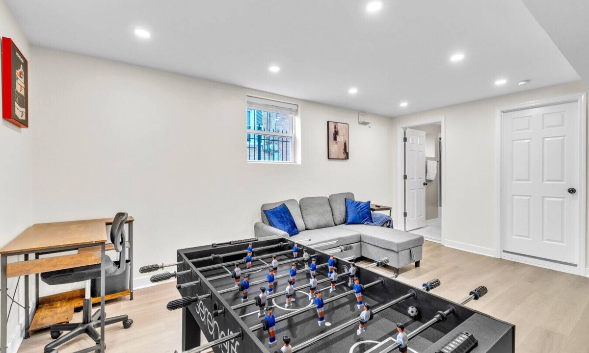 Elmhurst House | Bright & Cozy Elmhurst Stay 3BR/2BA