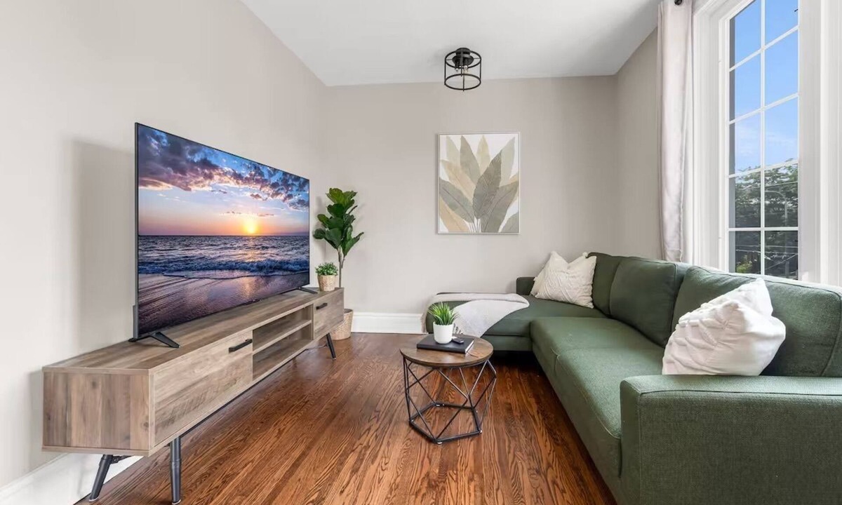 Downtown Apartment | Bright & Modern Loft w/Patio, By Falls & Wineries