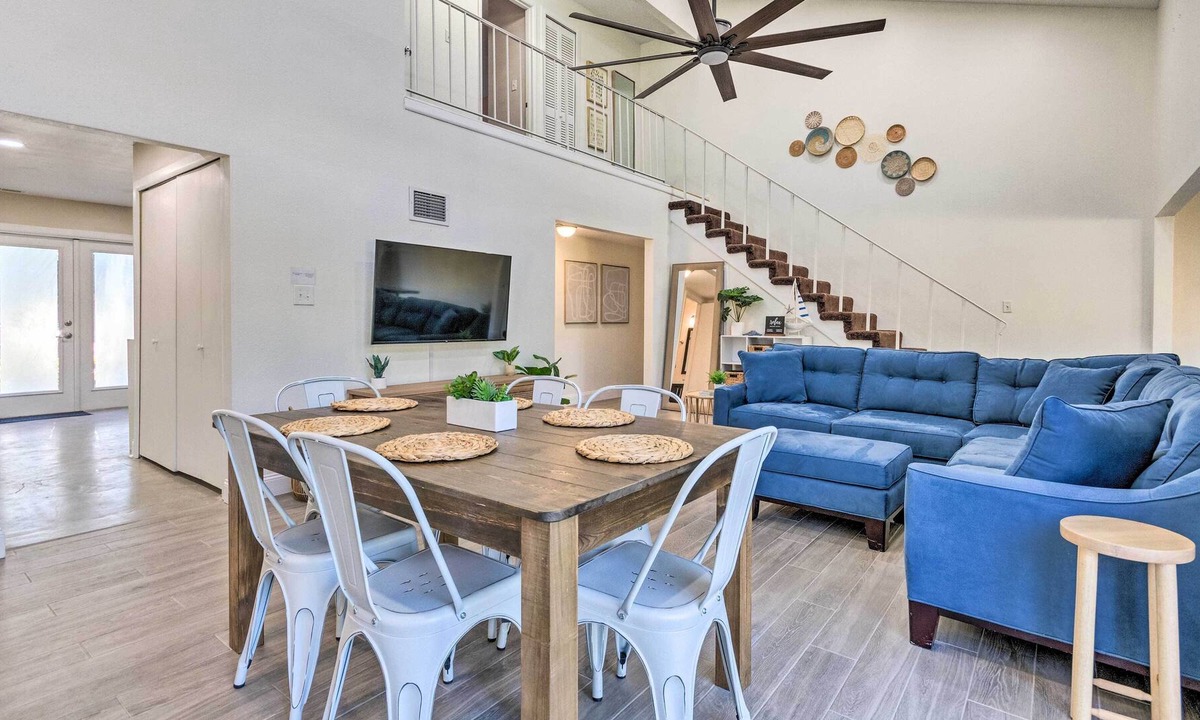 Perdido Bay Villas House | Bright Pensacola Townhome on Golf Course!