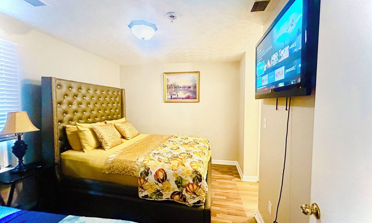 Morrow Condo | Brilliant 3-bedroom condo 5 BDS delightful Morrow