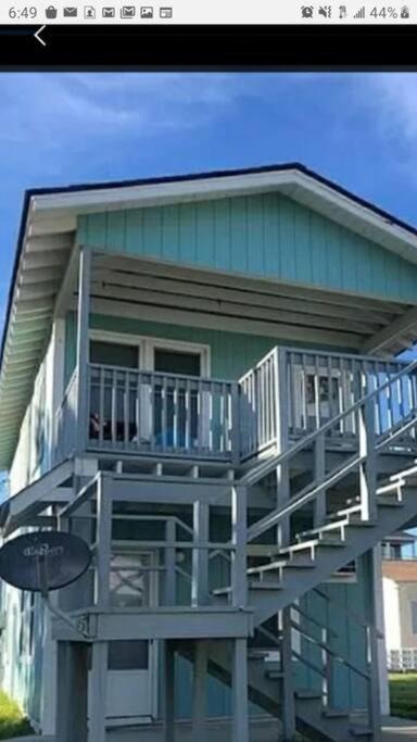Crescent Beach House | (BRING PETS 1 BLOCK FROM the BEACH!)