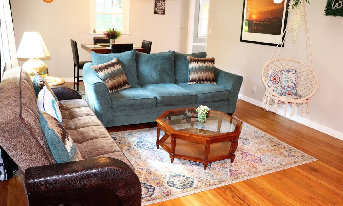 Macon House | Bring your big family of 10 here! North Macon quite location