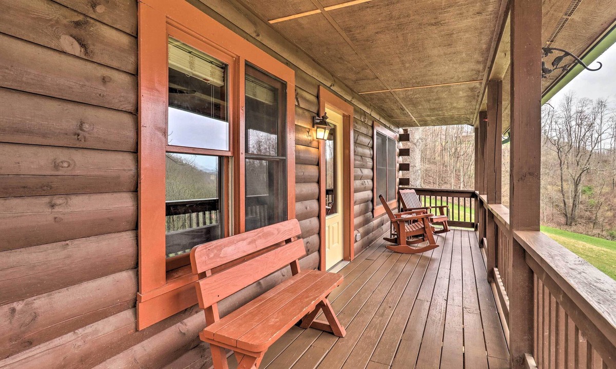 Asheville Cabin | Cabin Near Hiking, Skiing & Waynesville!